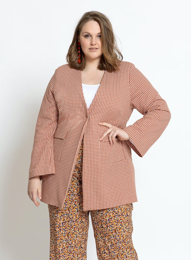 Knipmode 0822 - 04 - Blazer plusmaat